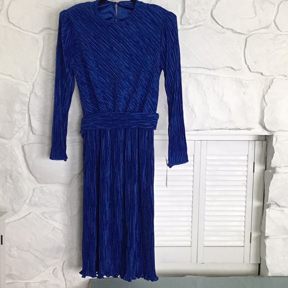 Liz Roberts Dresses & Skirts - NWT Blue Liz Roberts Dress W/ Belt/buttons